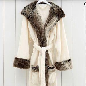 Pottery Barn Caramel Ombre Faux Fur Hooded Robe